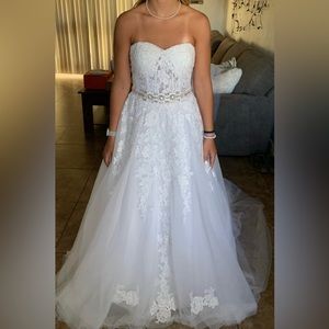 NEVER WORN David’s Bridal Wedding Dress Size 6 w Veil and Bling Belt ALL 3 ITEMS